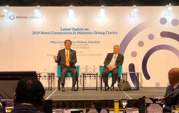 Datuk Dr Noor Hisham Abdullah (left), DG of Health Malaysia as a special guest of the seminar, and Dato' Teo Yen Hua (right), Advisor for ASEAN Water series as moderator for the Q&A session (Photo: Informa Markets) 