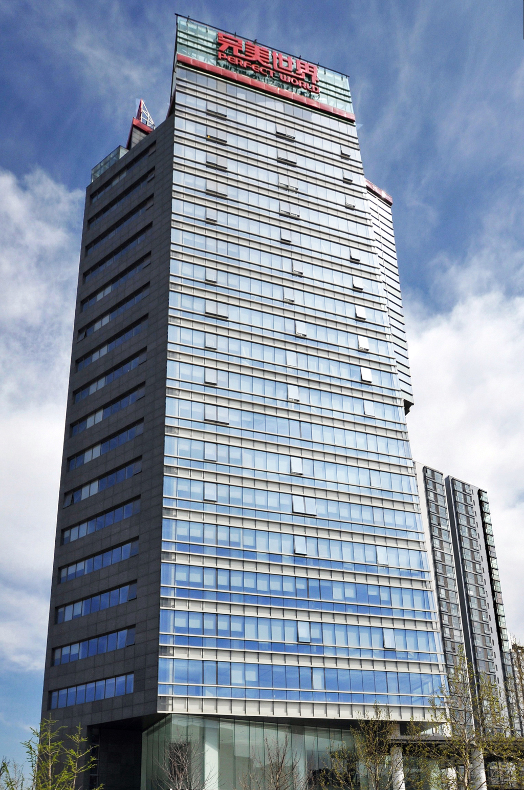 完美世界大厦宏伟的外观