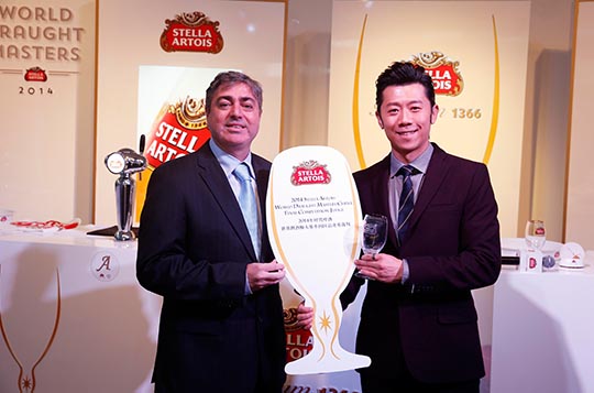 影帝夏雨担任2014时代啤酒世界斟酒师大赛中国区总决赛评委
